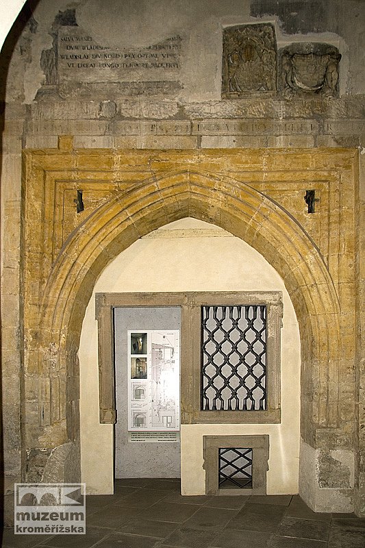 Portál průjezdu v přízemí věže kroměřížského zámku | Zdroj: Muzeum Kroměřížska