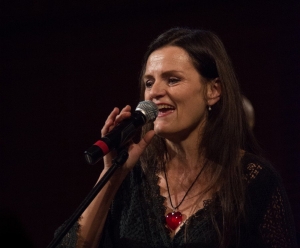 Dana Chytilová zpívá šansony Hany Hegerové