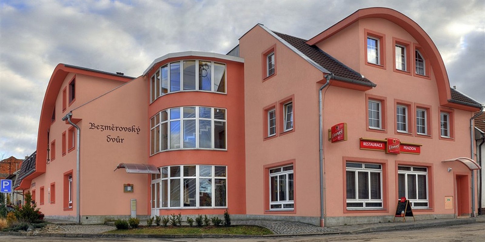 Bezměrovský dvůr