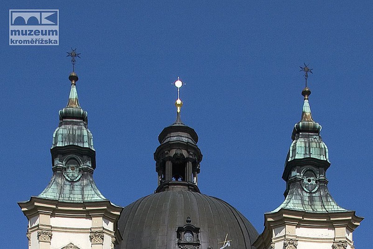 Památka na johanity - Maltézské kříže na dvojvěží kostela sv. Jana Křtitele | Zdroj: Muzeum Kroměřížska