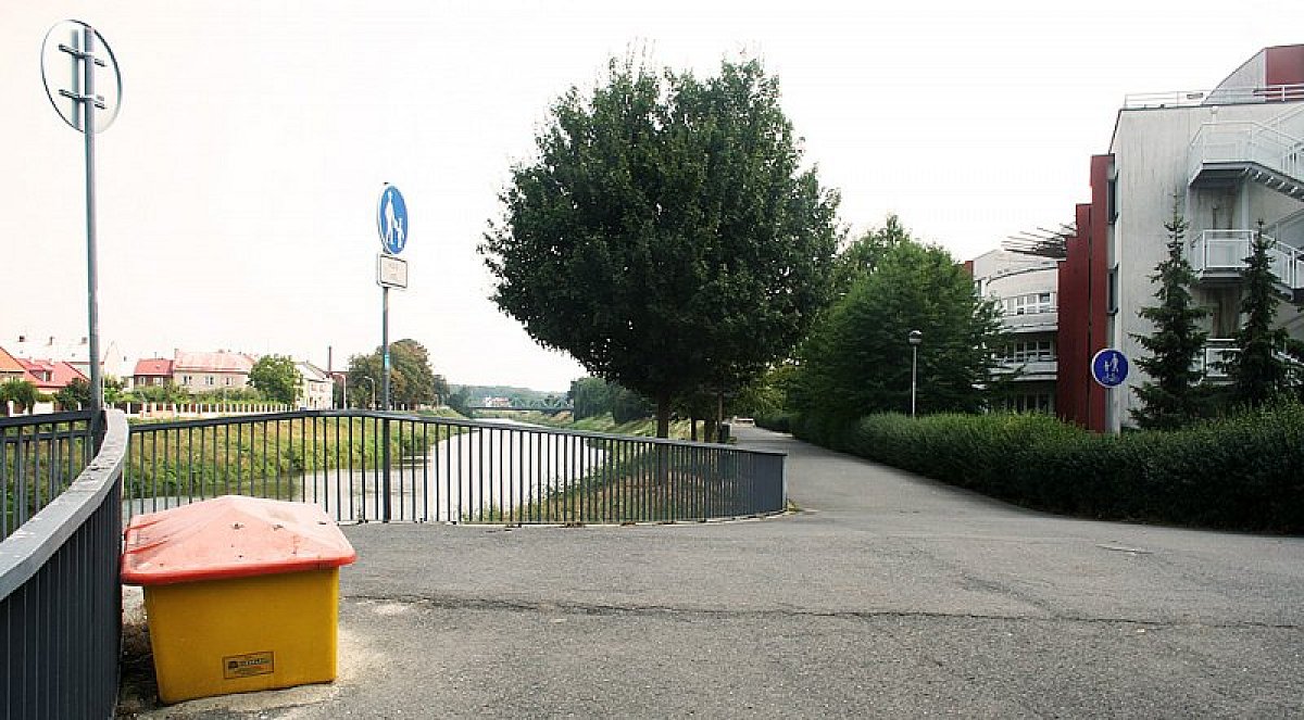 Par Dolní zahrady, retour à la passerelle de Kroměříž