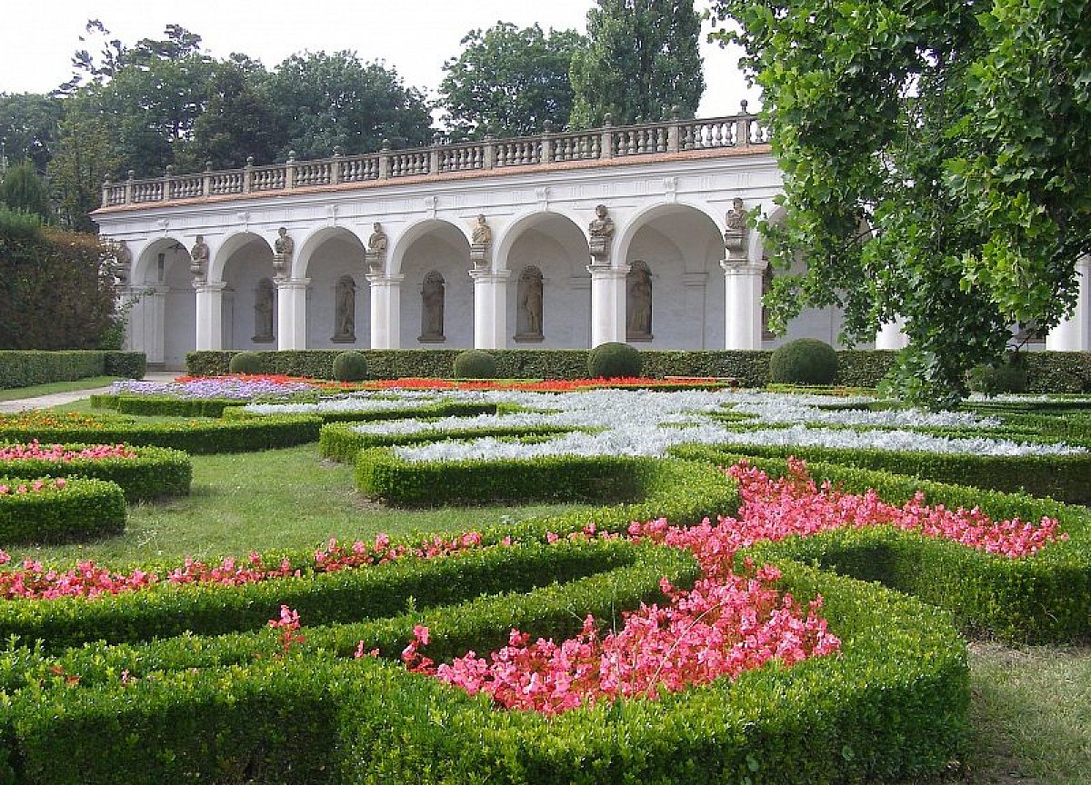 Rotunda v Květné zahradě