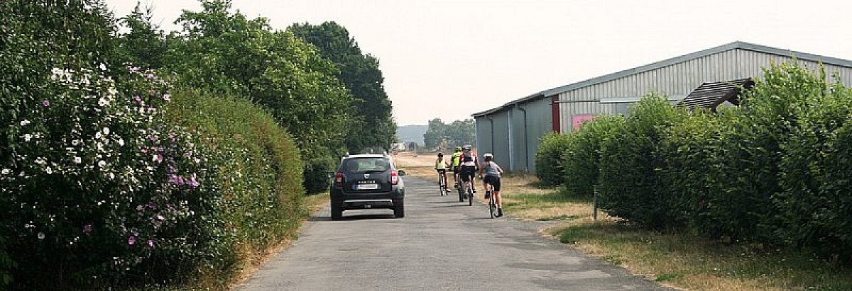 Entre Kroměříž et Trávnické zahrady, la circulation automobile est assez dense